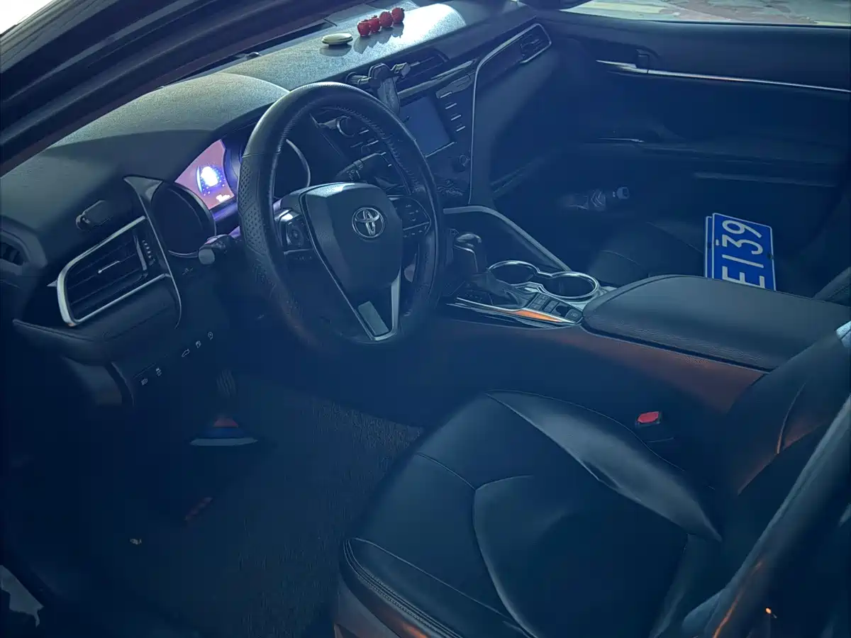 Фото 4 - Toyota Camry