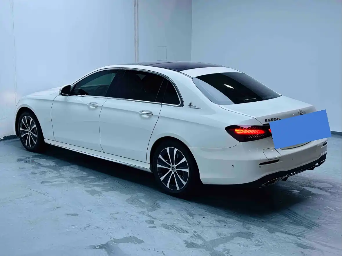 Mercedes-Benz E-Class New Energy 2022 E 350 e L Plug-in Hybrid Sports Sedan фото 16