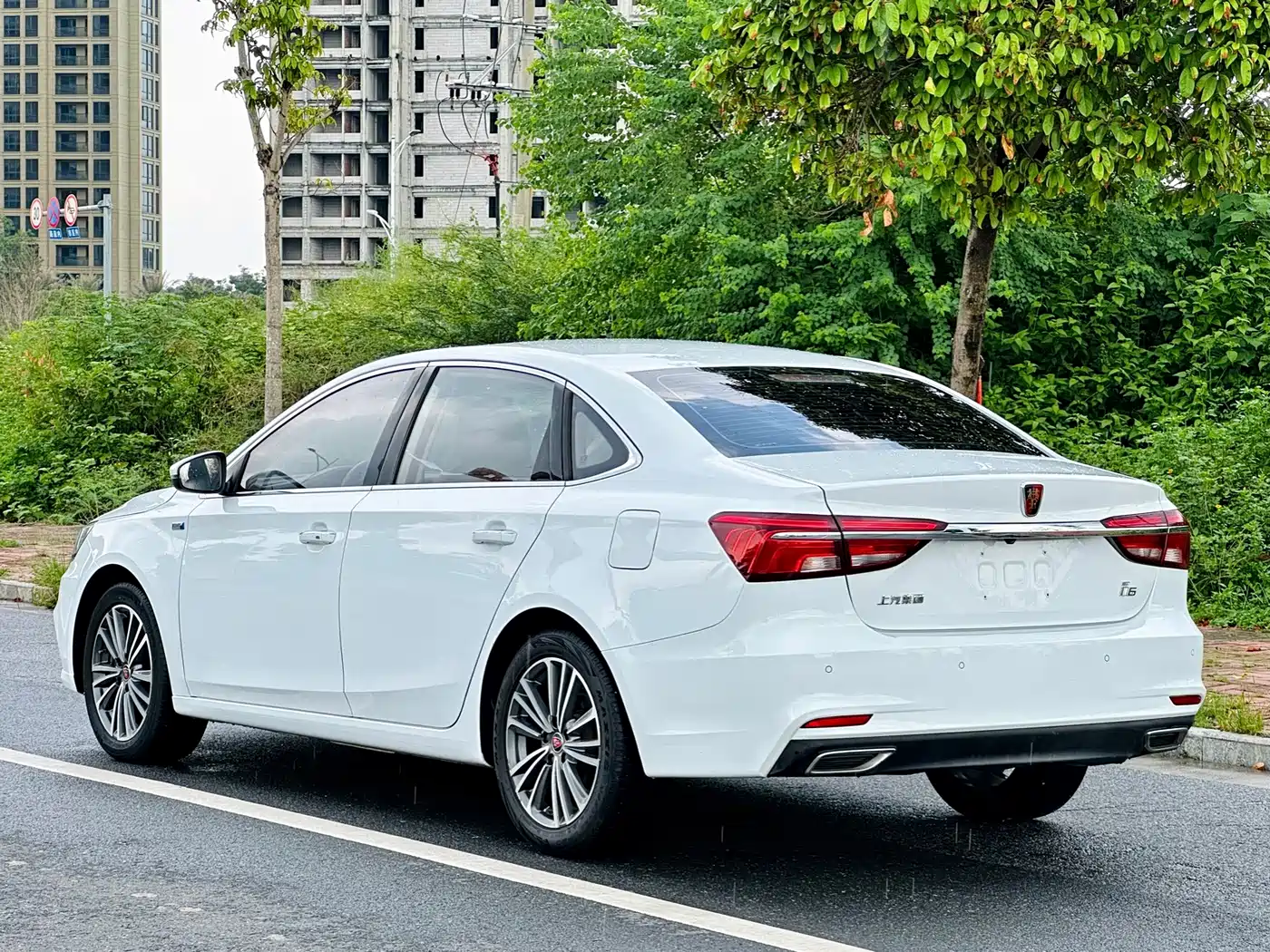 Roewe i6 2021 2020 PLUS 1.6L CVT 4G Connected Glory Holographic Edition