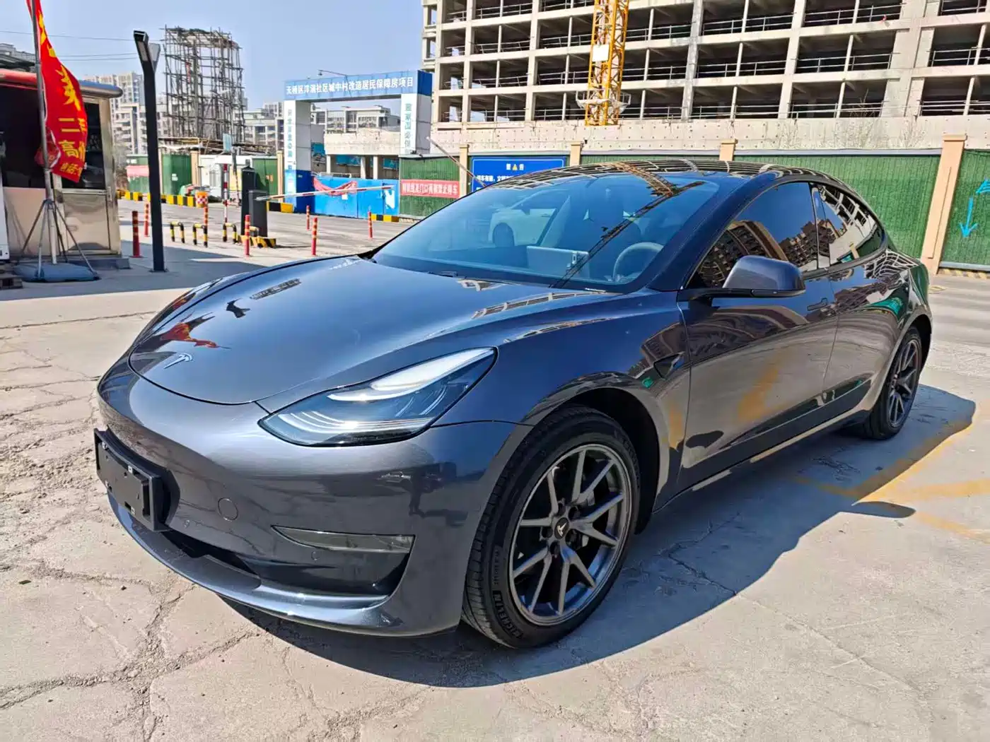 TESLA MODEL 3