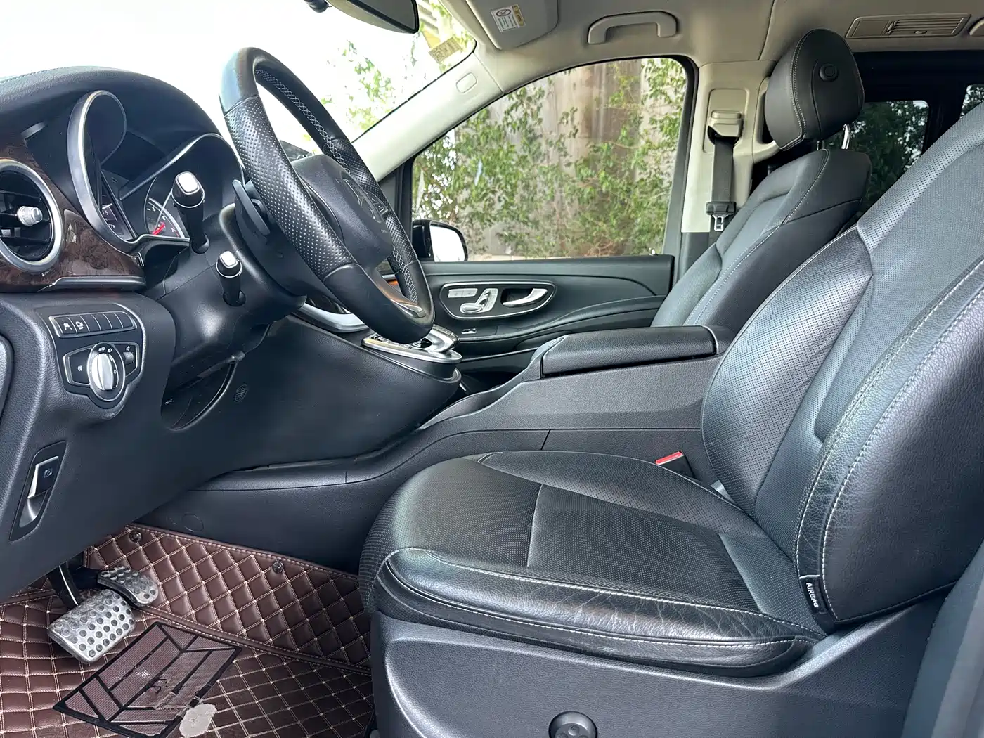 Mercedes-Benz V-Class 2017 Model V 260 L Premium Extended Edition фото 7