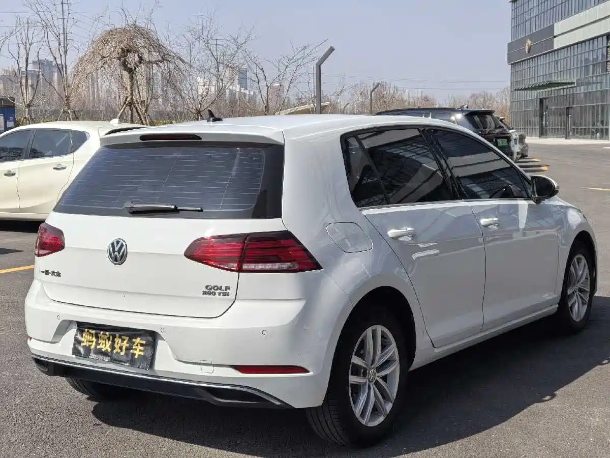 VOLKSWAGEN GOLF