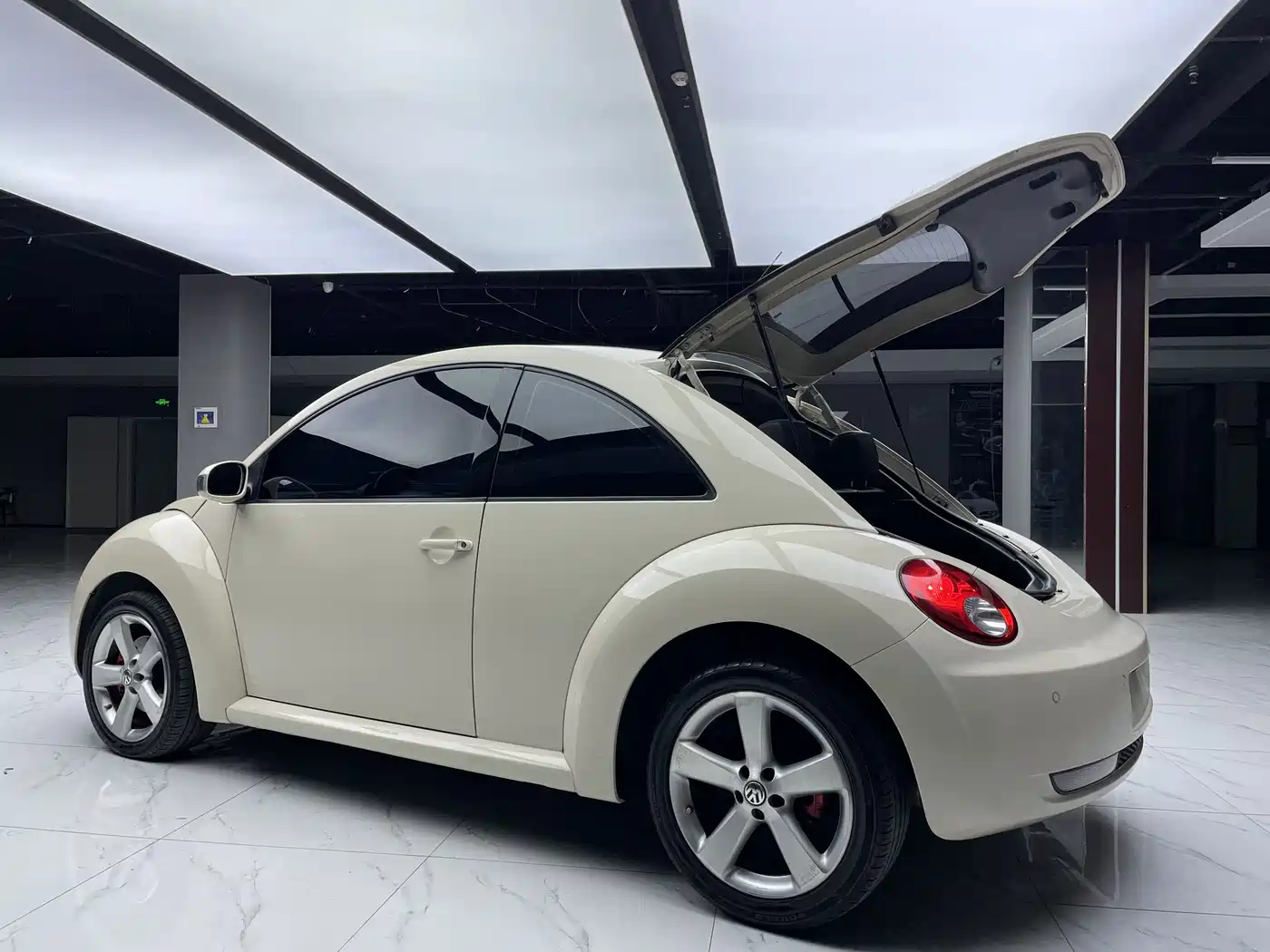 Volkswagen Beetle 2008 1.8T AT Luxury фото 11