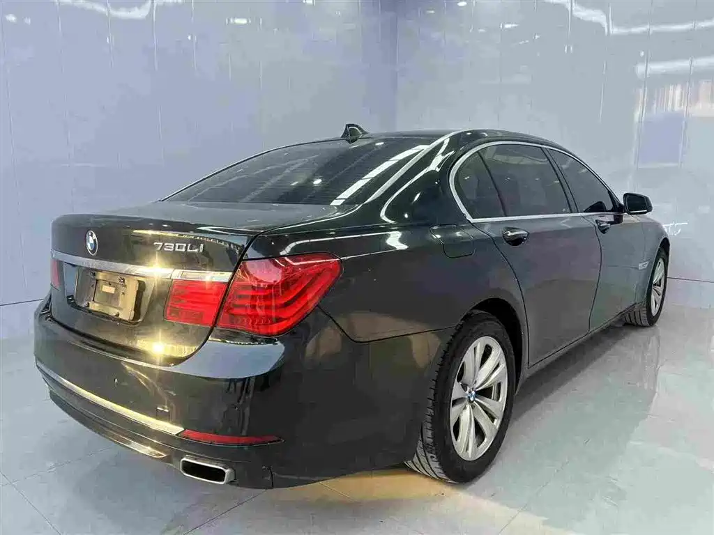BMW 7 Series 2011 730Li Elegance фото 5