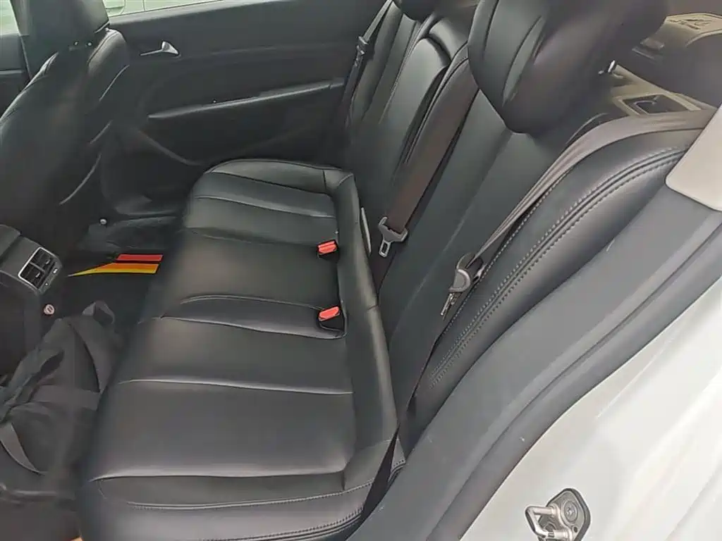 Peugeot 408 2016 1.6T Automatic Luxury Edition фото 17