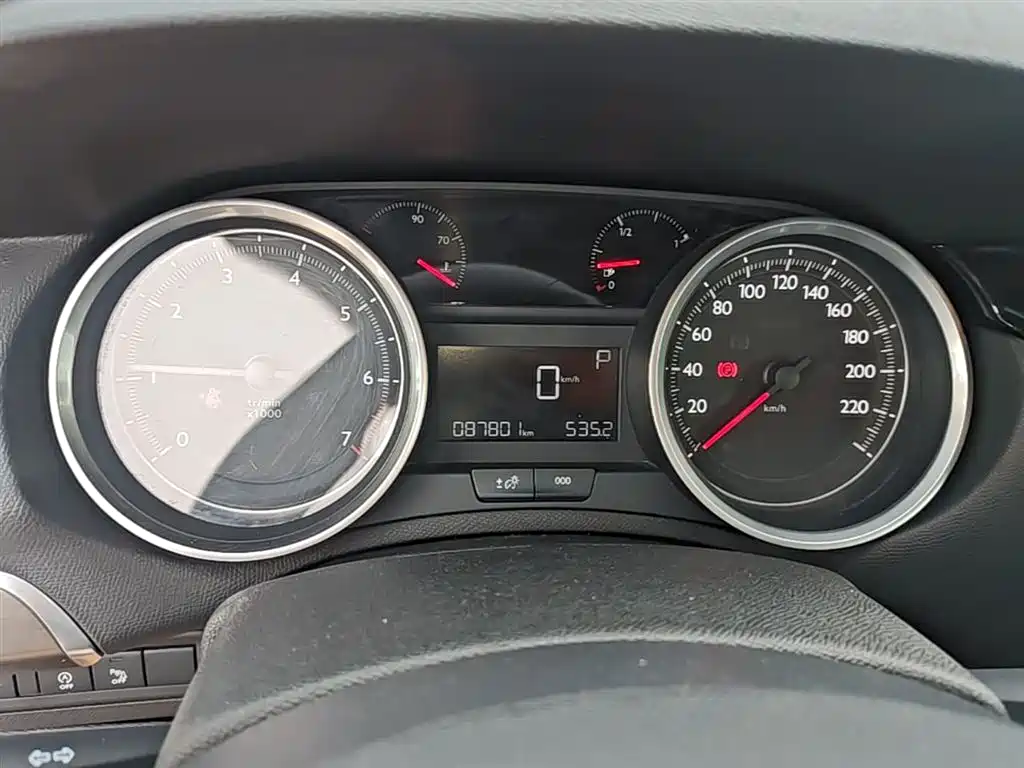 Peugeot 408 2016 1.6T Automatic Luxury Edition фото 12