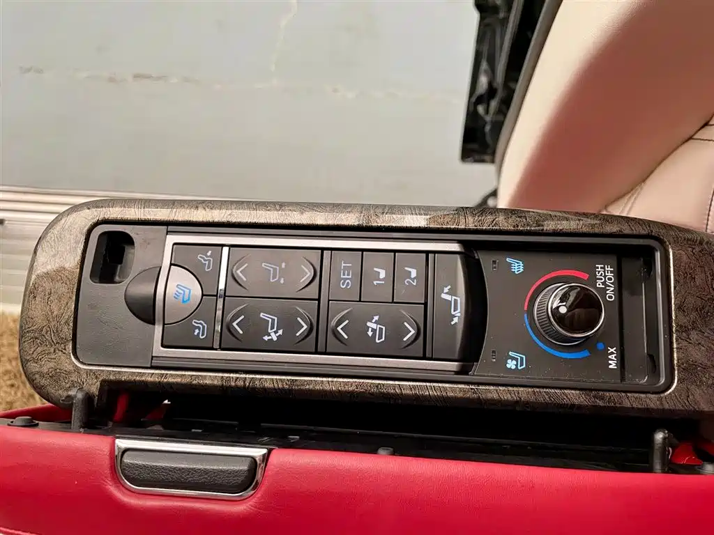 Mercedes-Benz Vito 2013 Model 3.0L Elite Edition фото 16