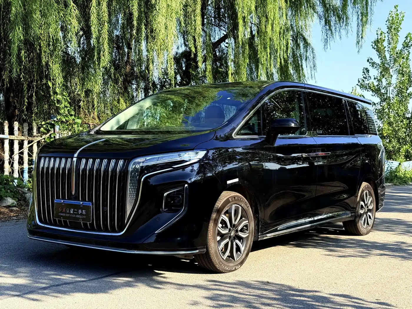 Hongqi HQ9 2023 2.0T Smart Connect Flag Enjoy Edition