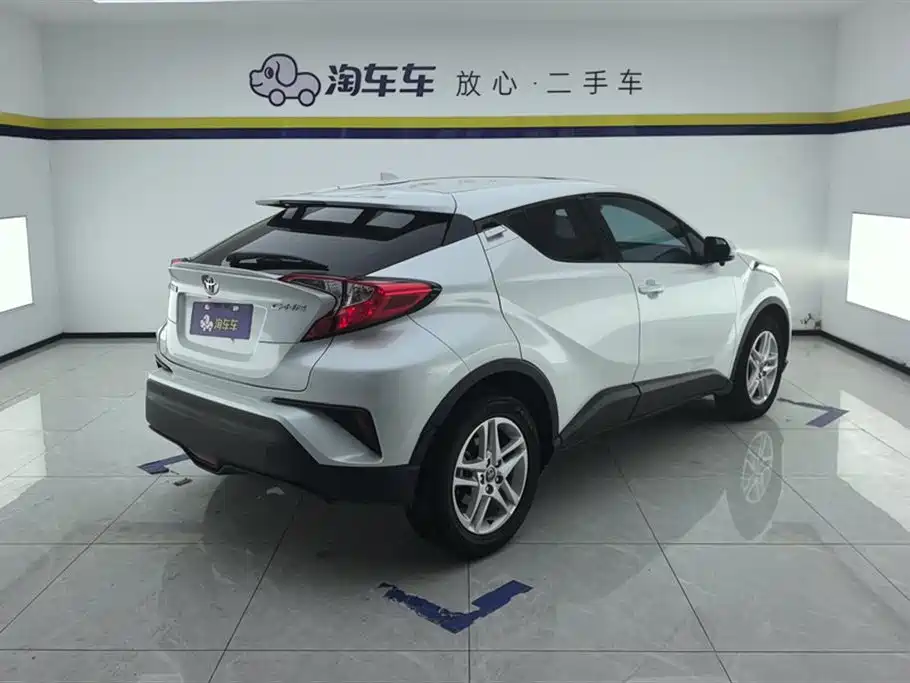Toyota C-HR 2023 Model 2.0L Premium Edition фото 3