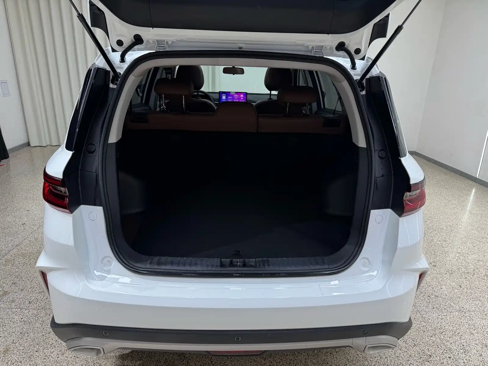Photo 31 - Geely Emgrand X6