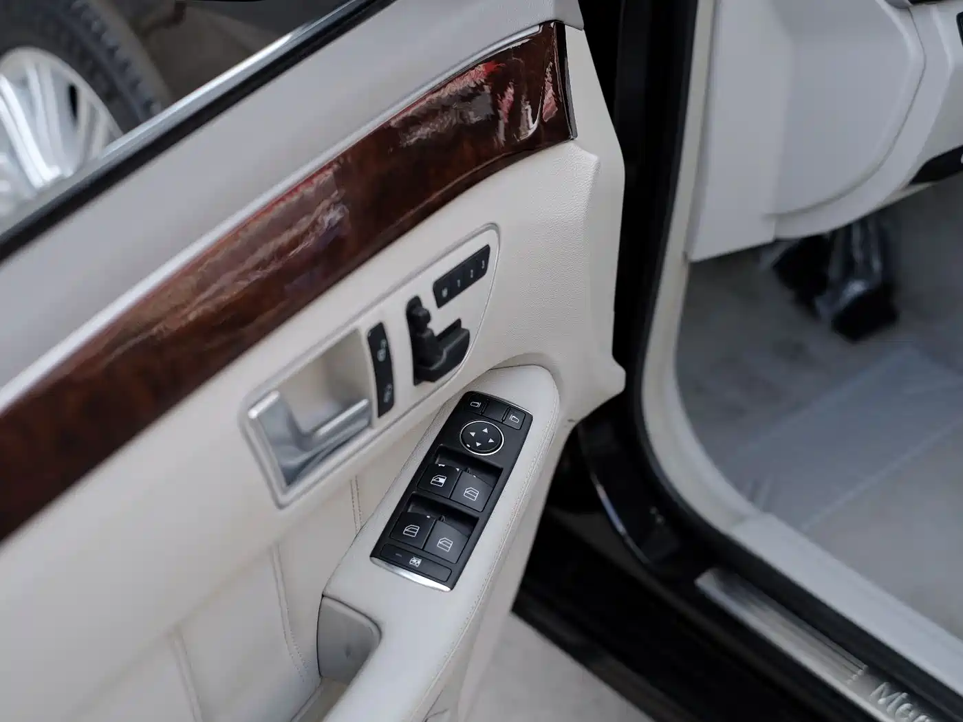 Mercedes-Benz E-Class 2012 E 200 L CGI Elegance фото 21