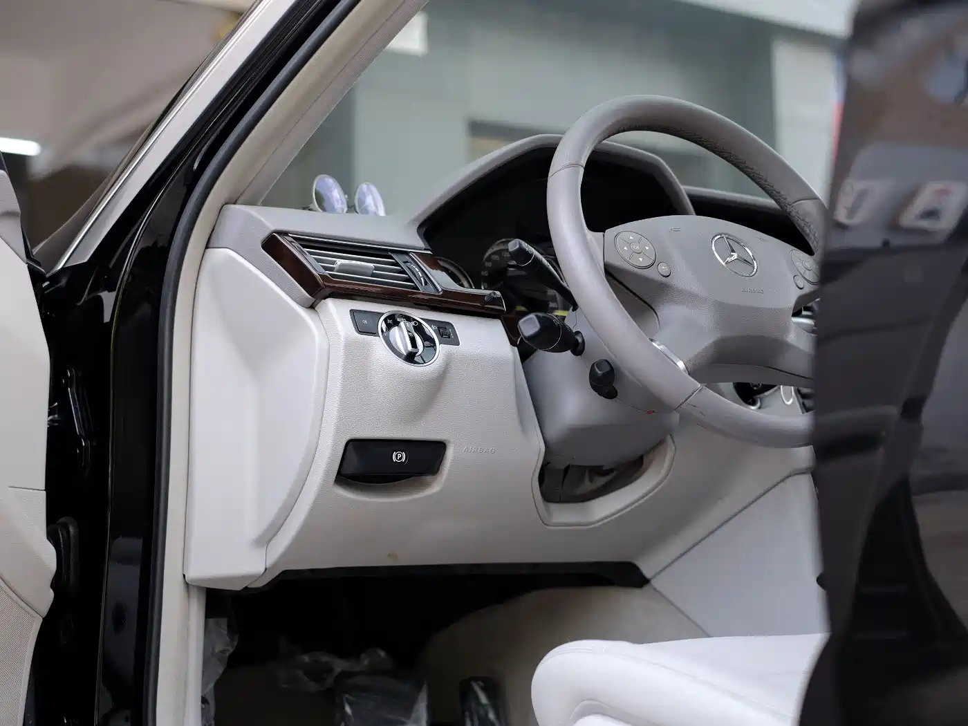 Mercedes-Benz E-Class 2012 E 200 L CGI Elegance фото 24