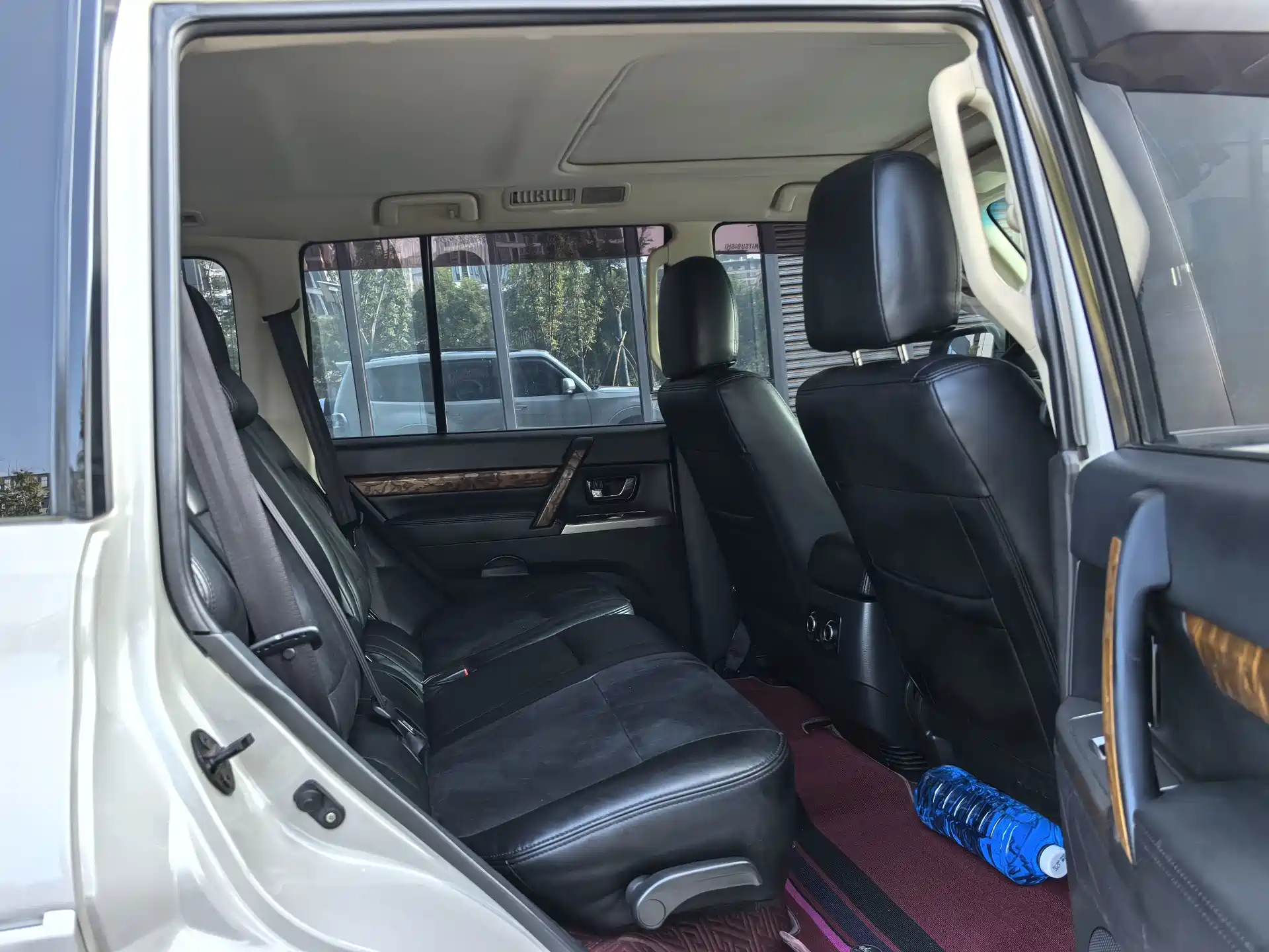 صورة 16 - Mitsubishi Pajero (Import)