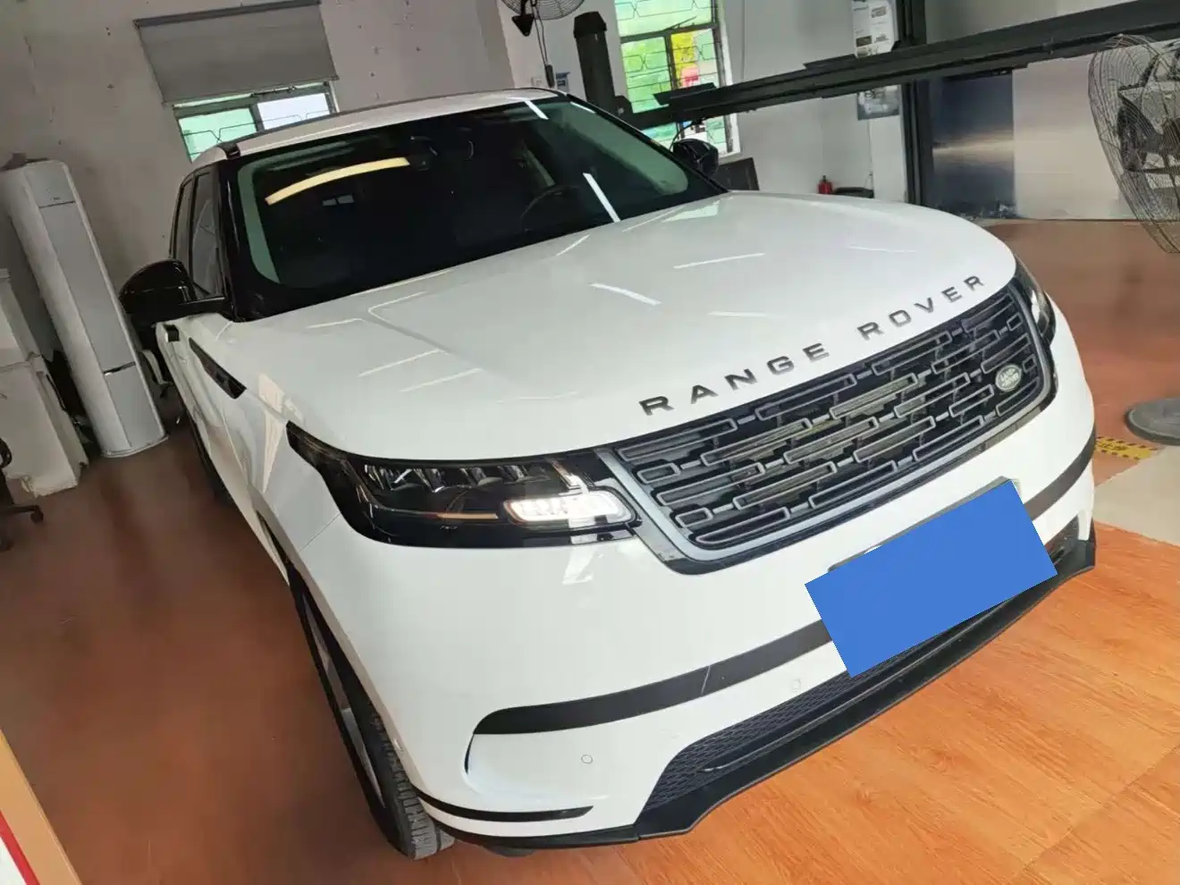 Land Rover Range Rover Velar 2024 2023 250PS