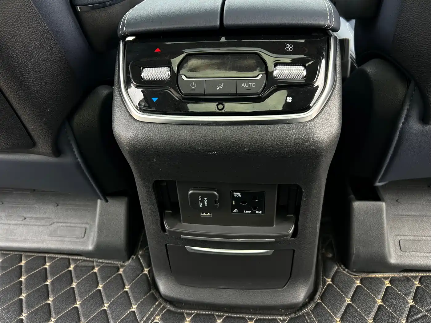 SAIC Maxus Maxus G20 2021 PLUS 2.0T Gasoline Automatic Luxury Executive Edition фото 23