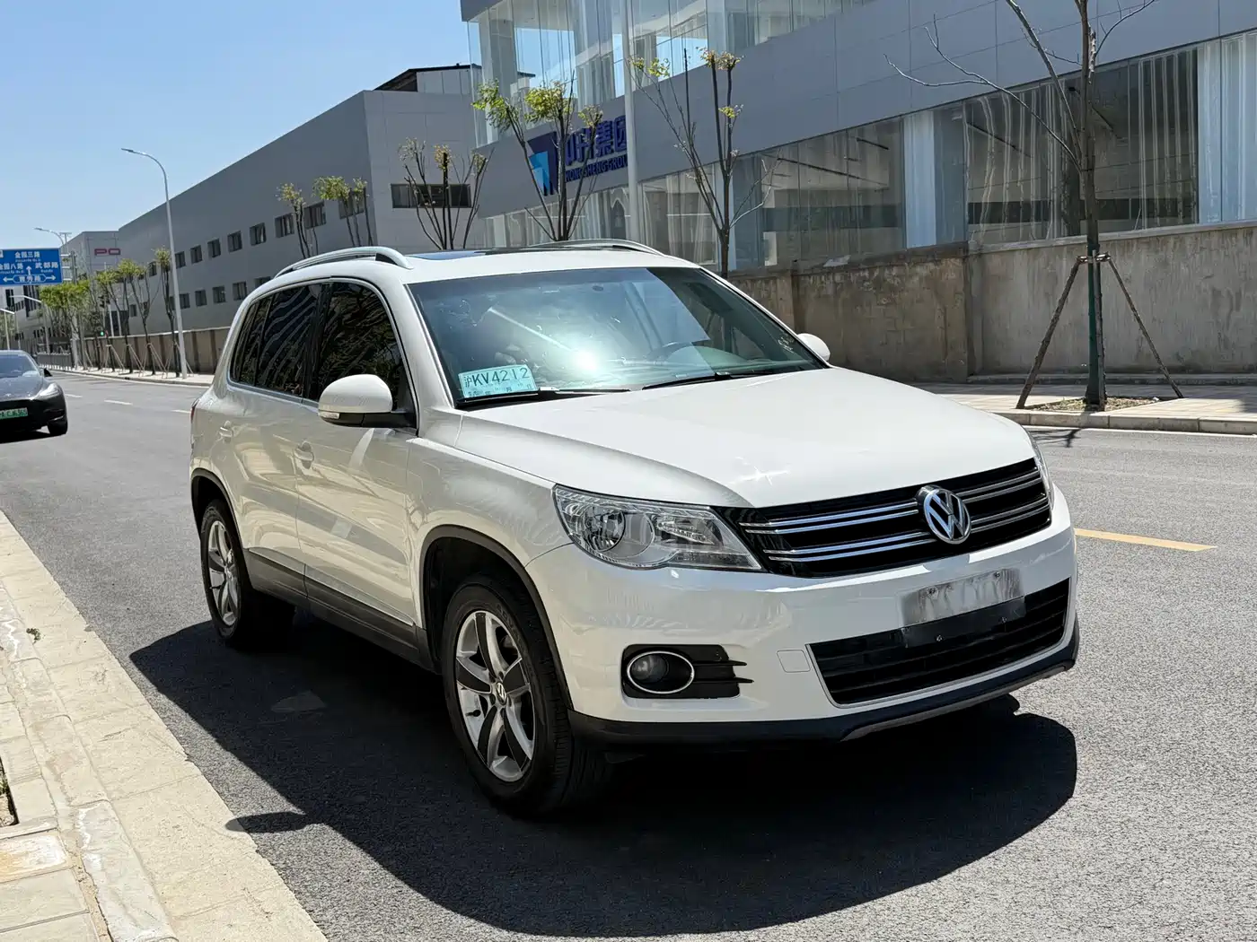 Volkswagen Tiguan 2010 1.8TSI Automatic 4WD Elite фото 3