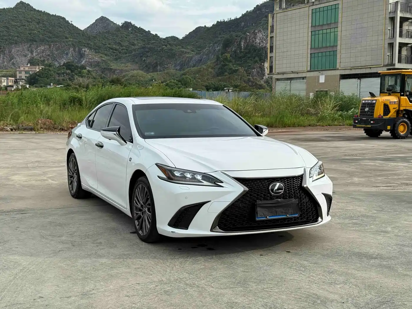 Фото 3 - Lexus ES