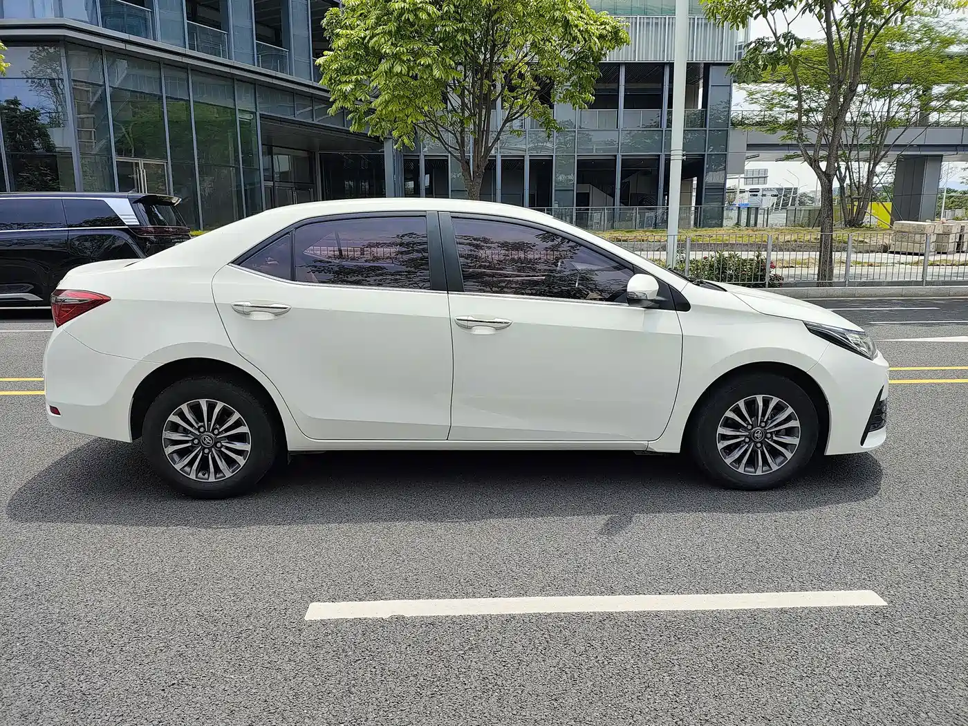 Toyota Corolla 2017 Facelift 1.2T S-CVT GL фото 4