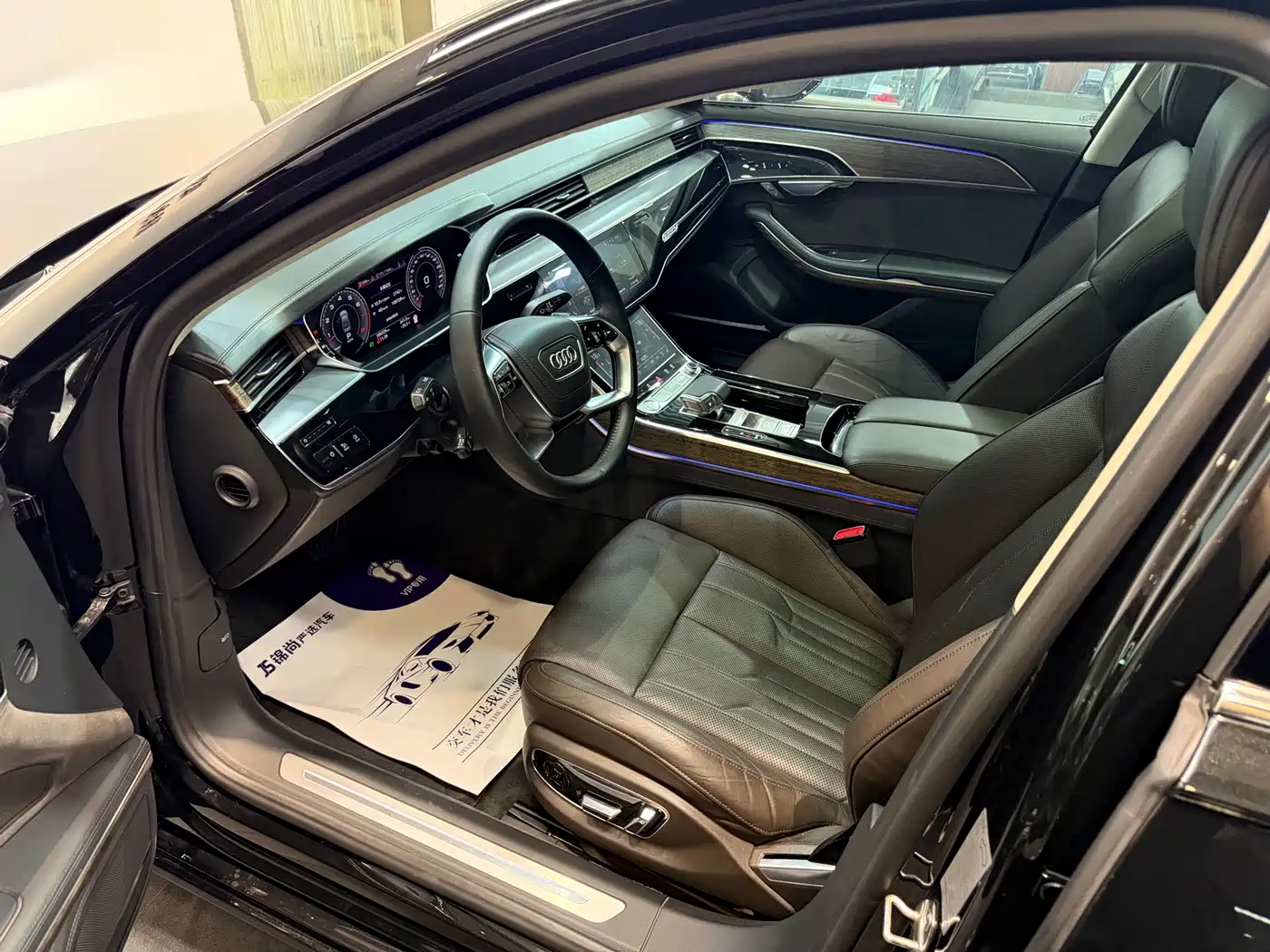 Фото 12 - Audi A8