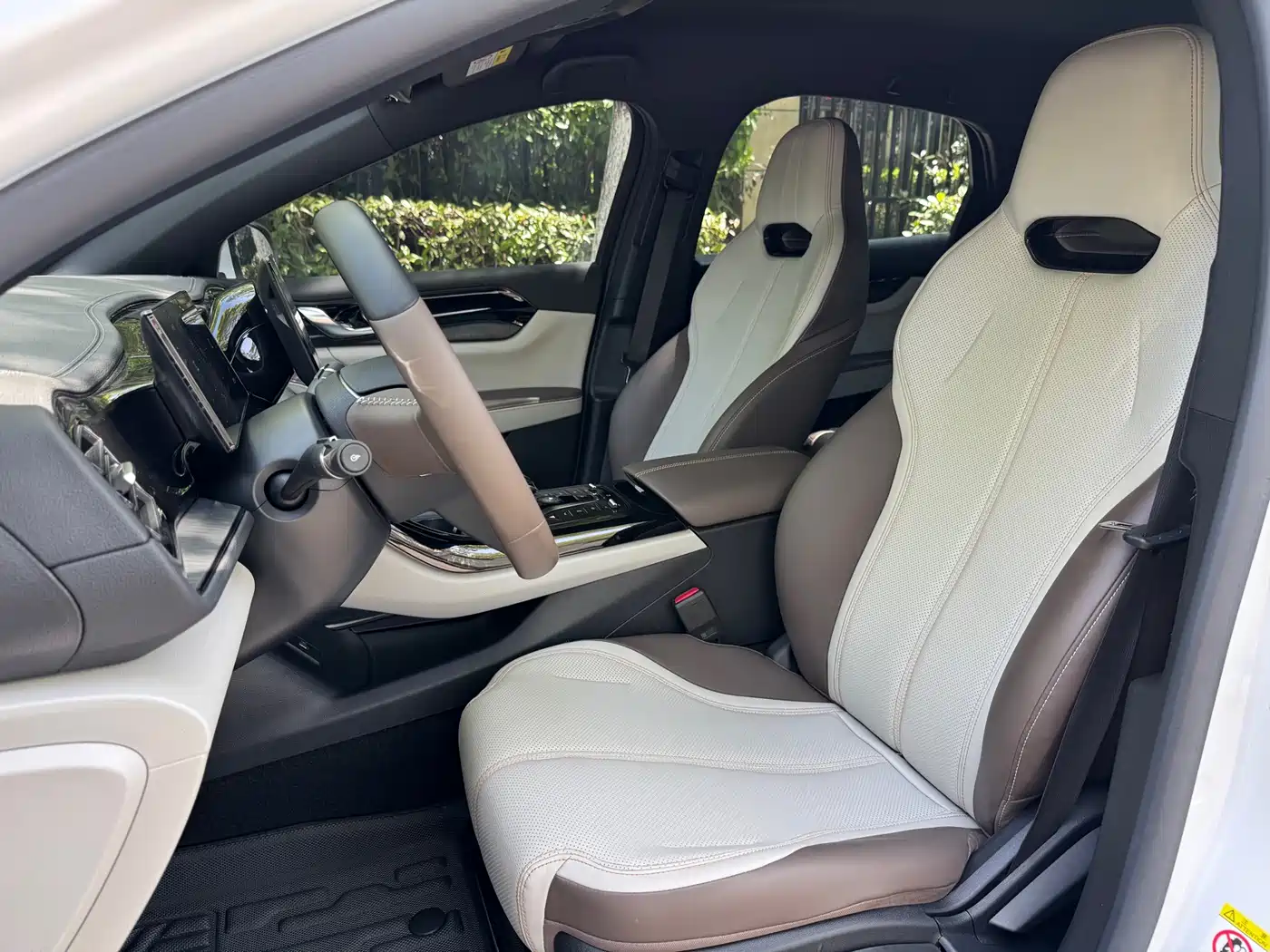 BYD Qin PLUS 2024 Glory Edition DM-i 55KM Leading фото 8