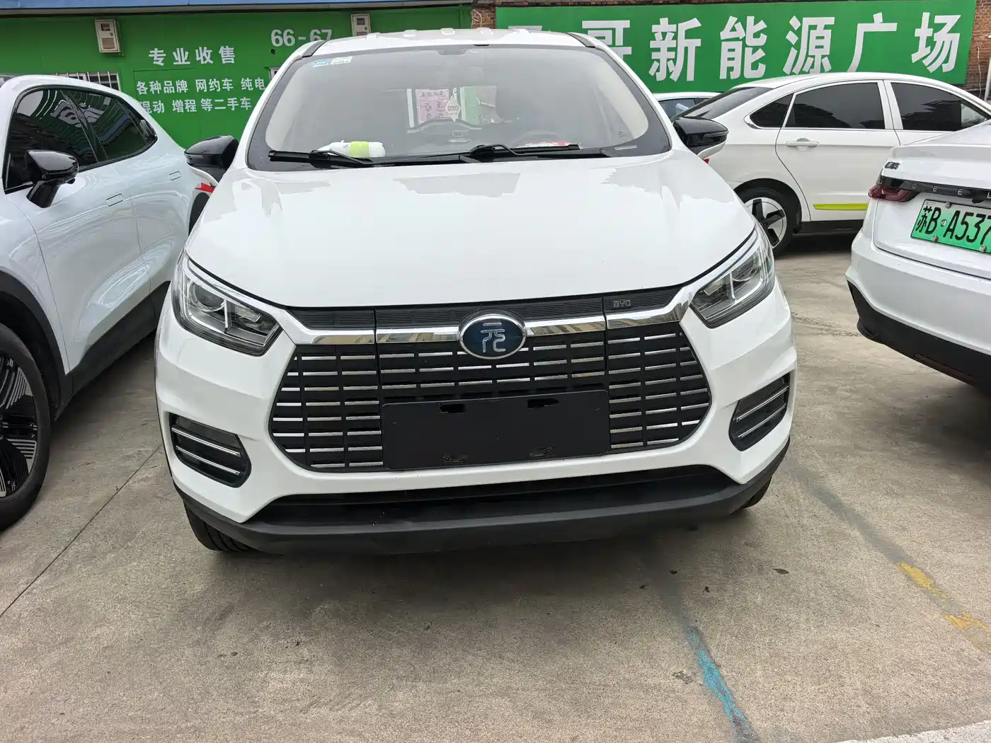 BYD Yuan New Energy 2019 EV360 Smart Connected Premium фото 2