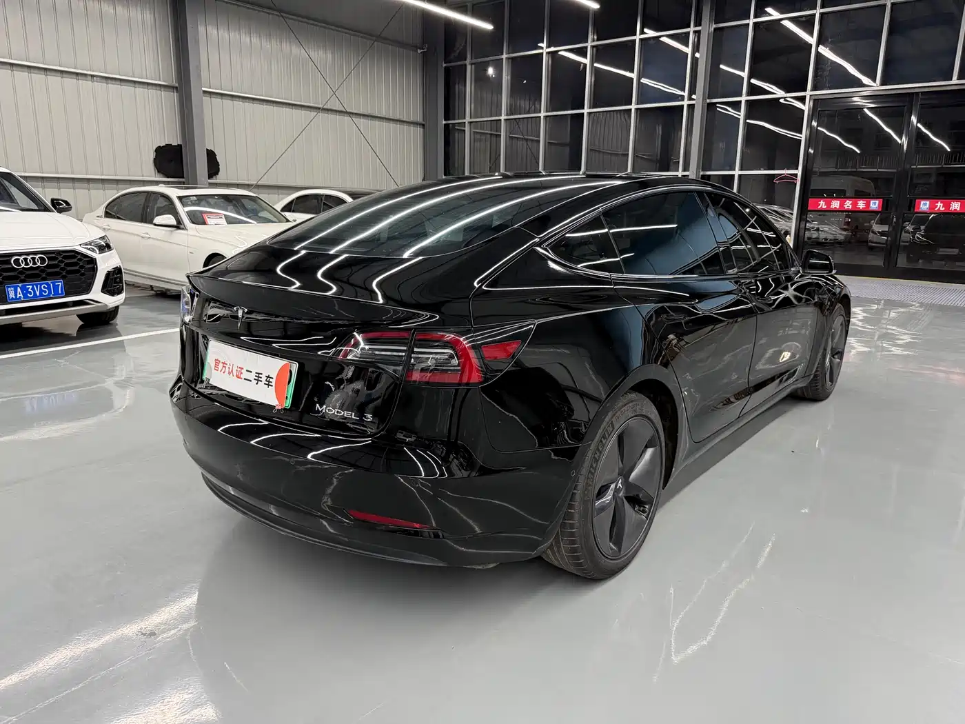 TESLA MODEL 3