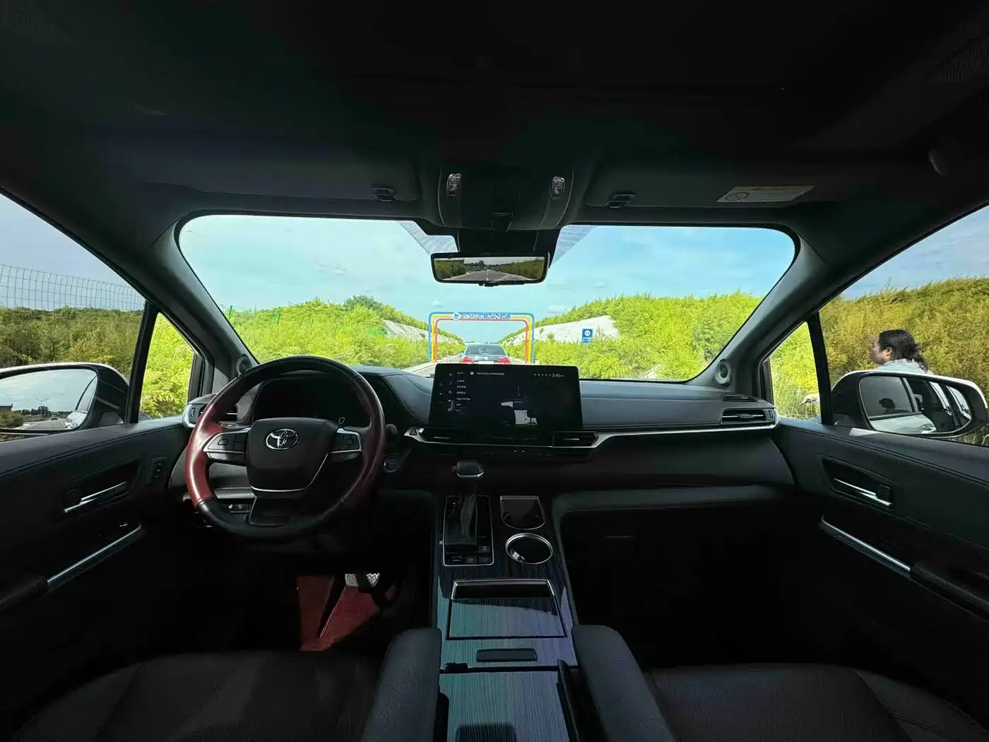 Фото 7 - Toyota Sienna