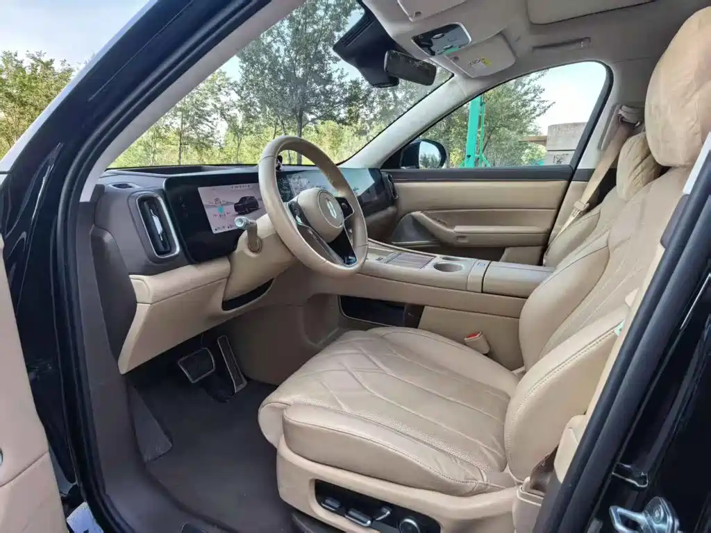 Aito AITO M8 2025 2025 Extended Range Ultra 53.4kWh 6-Seater