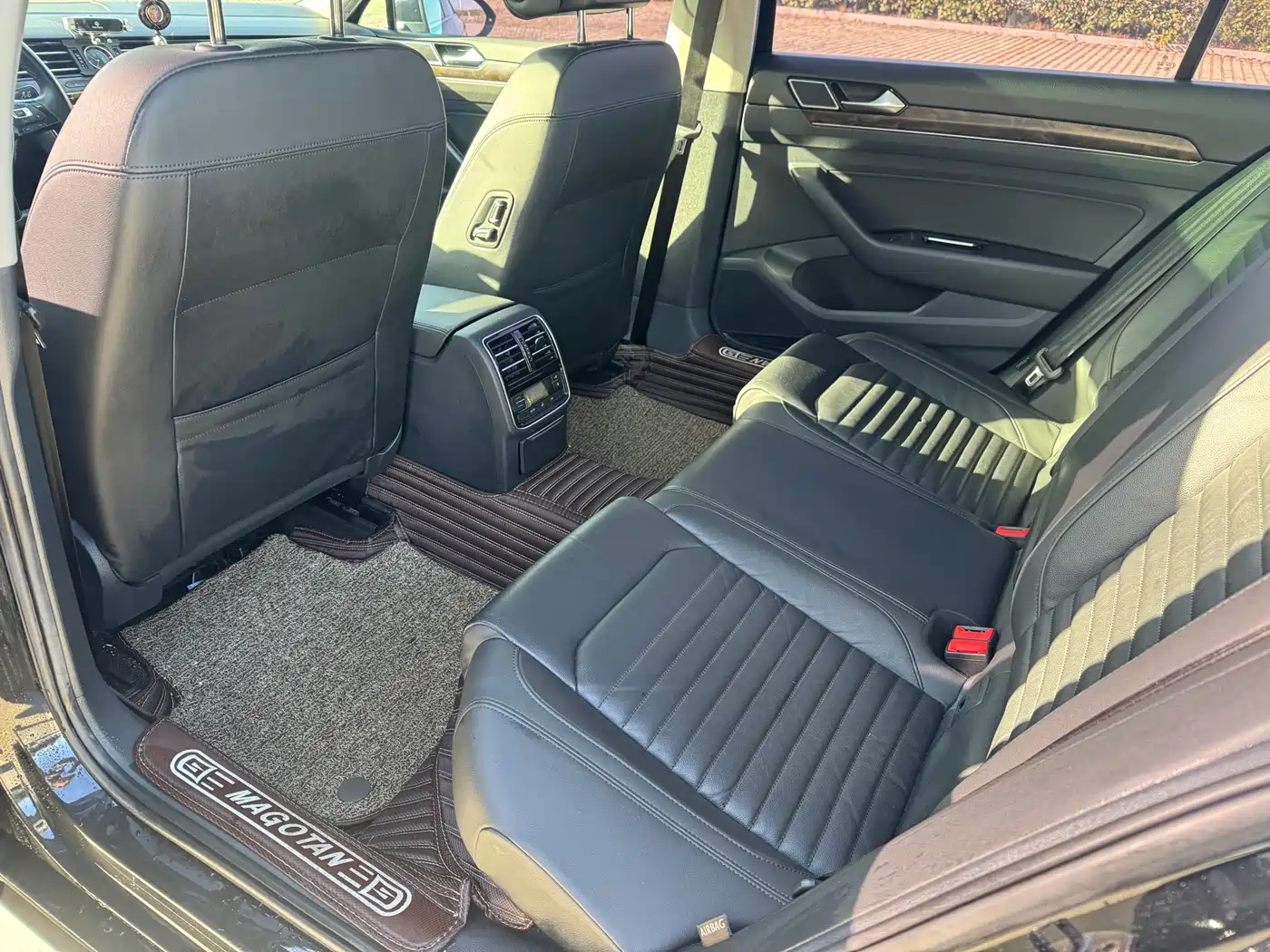 Volkswagen Magotan 2018 Facelift 330TSI DSG Luxury фото 11