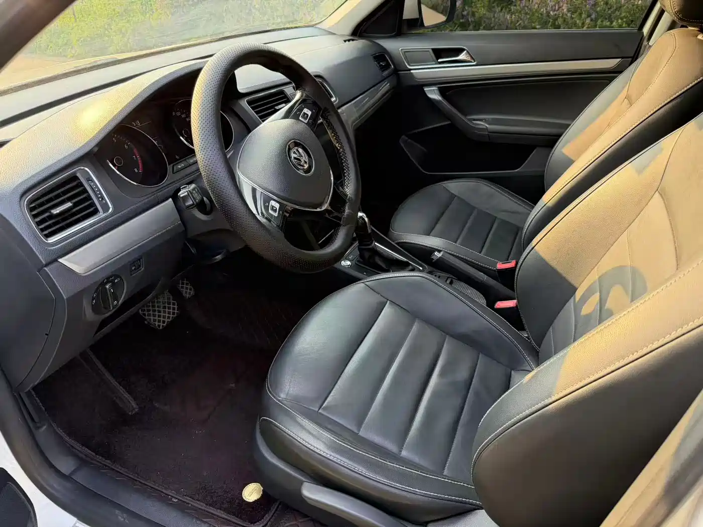 Volkswagen Lavida 2017 1.6L Automatic Comfort Edition фото 6