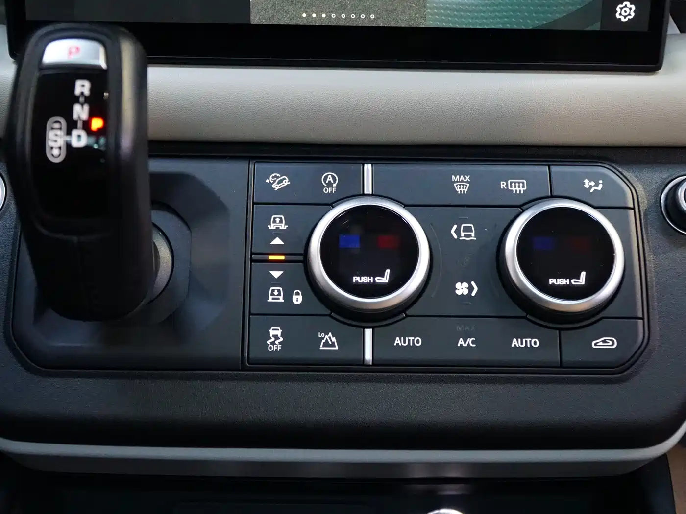 Land Rover Defender 2022 110 P400 X-DYNAMIC HSE фото 16