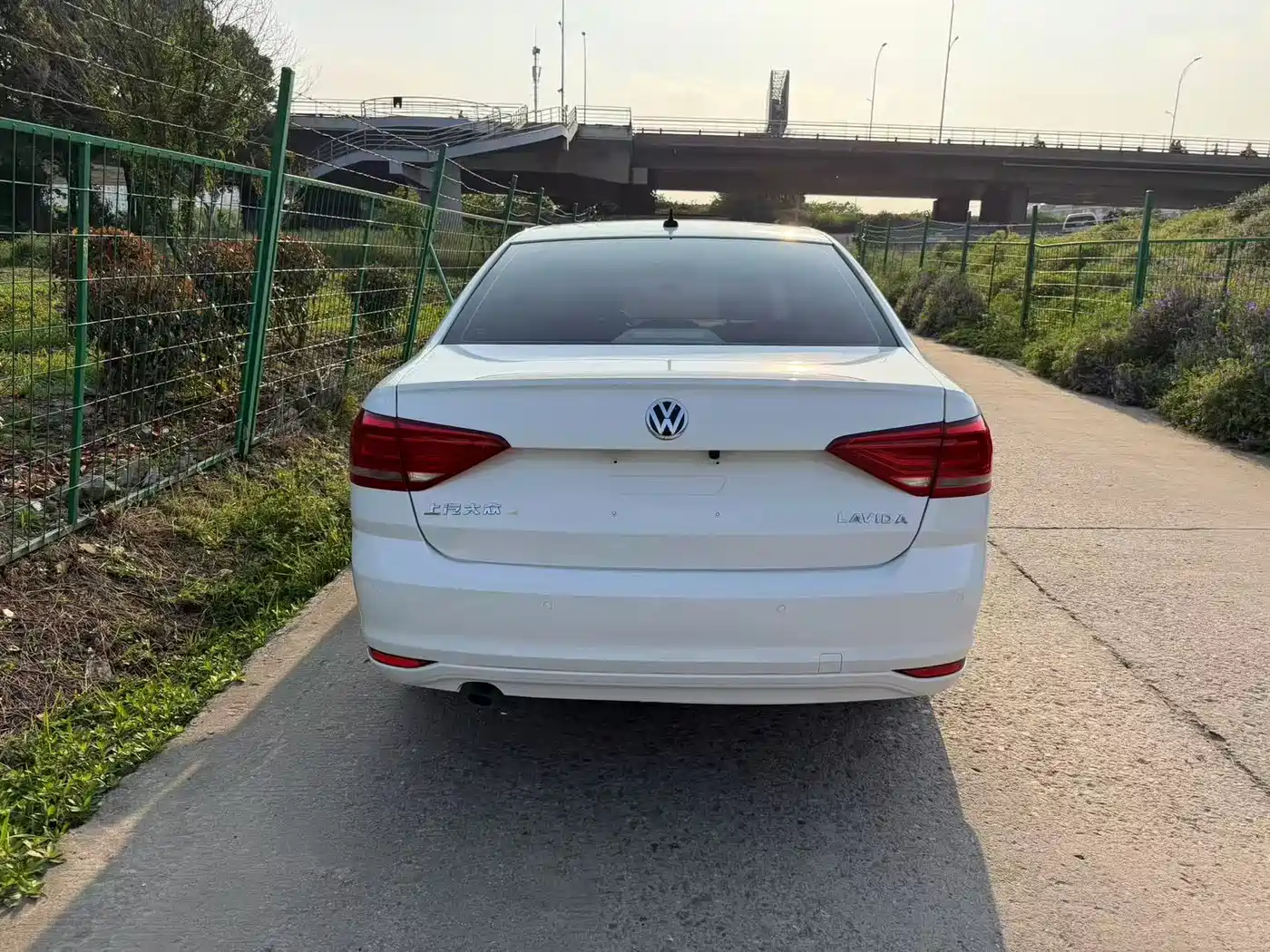 Volkswagen Lavida 2017 1.6L Automatic Comfort Edition фото 10