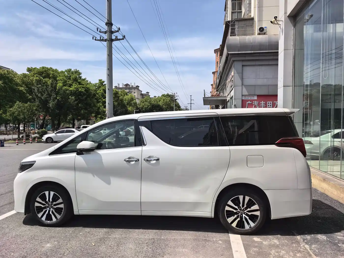 Toyota Alphard 2018 Facelift 3.5L Premium Edition фото 2