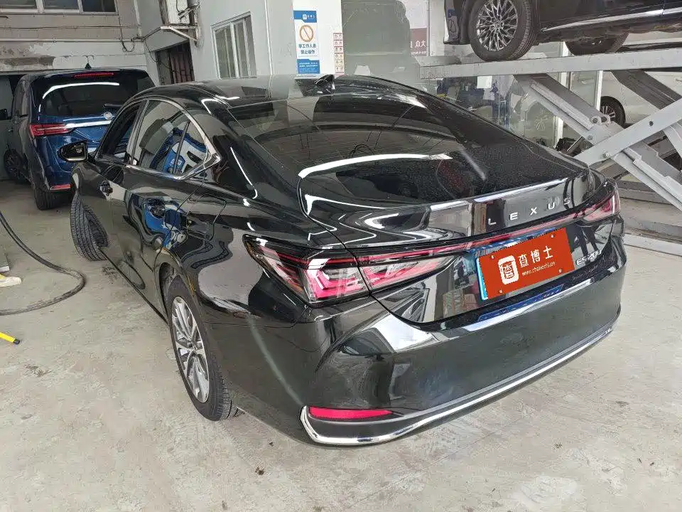 Lexus ES 2026 2025 200 Ultimate Edition