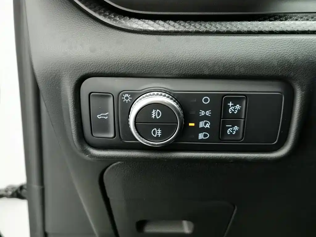 Фото 21 - Ford Explorer