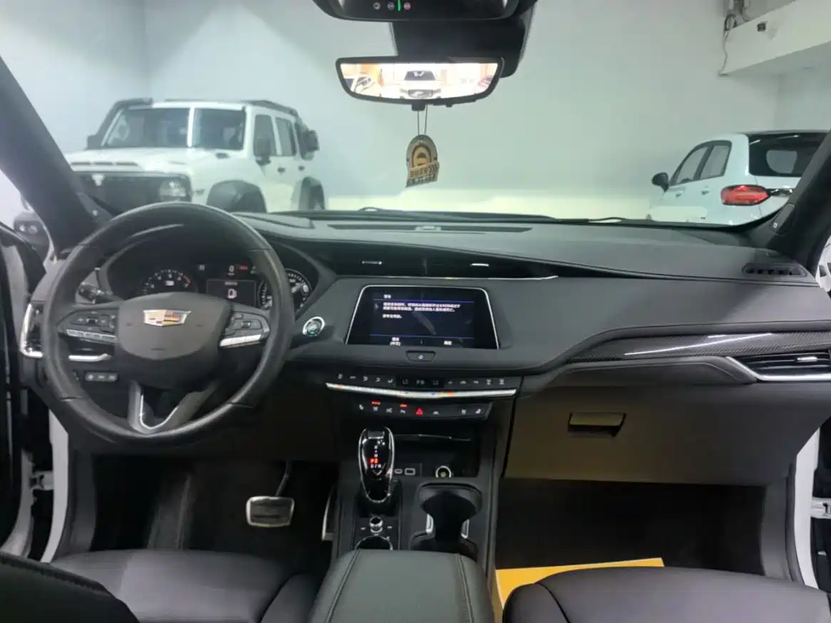 Cadillac XT4 2023 2022 28T AWD Platinum