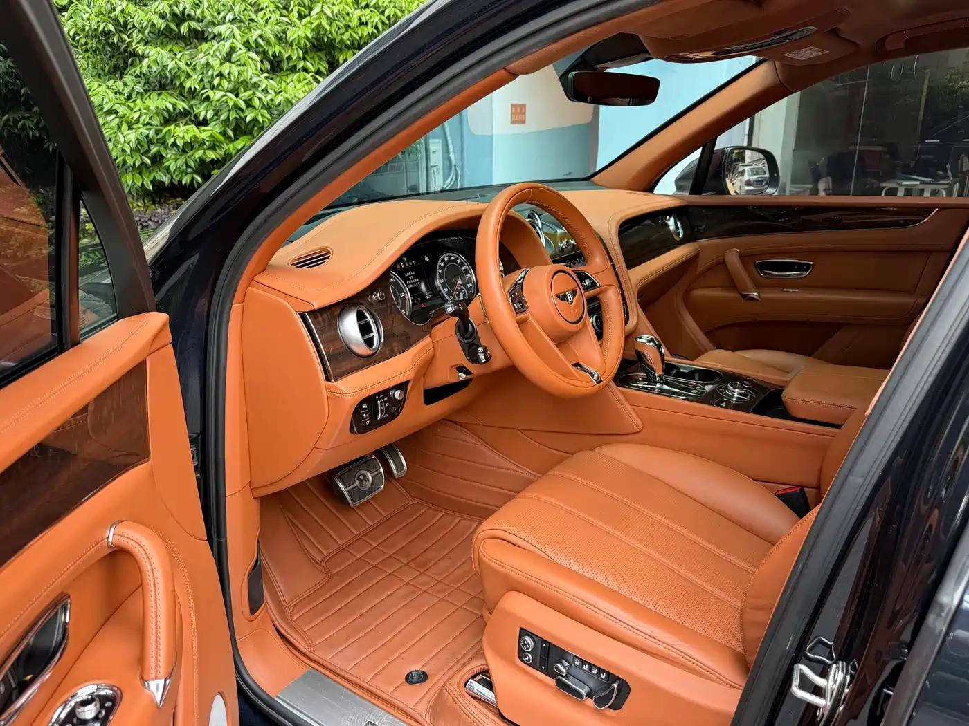 Bentley Bentayga фото 5
