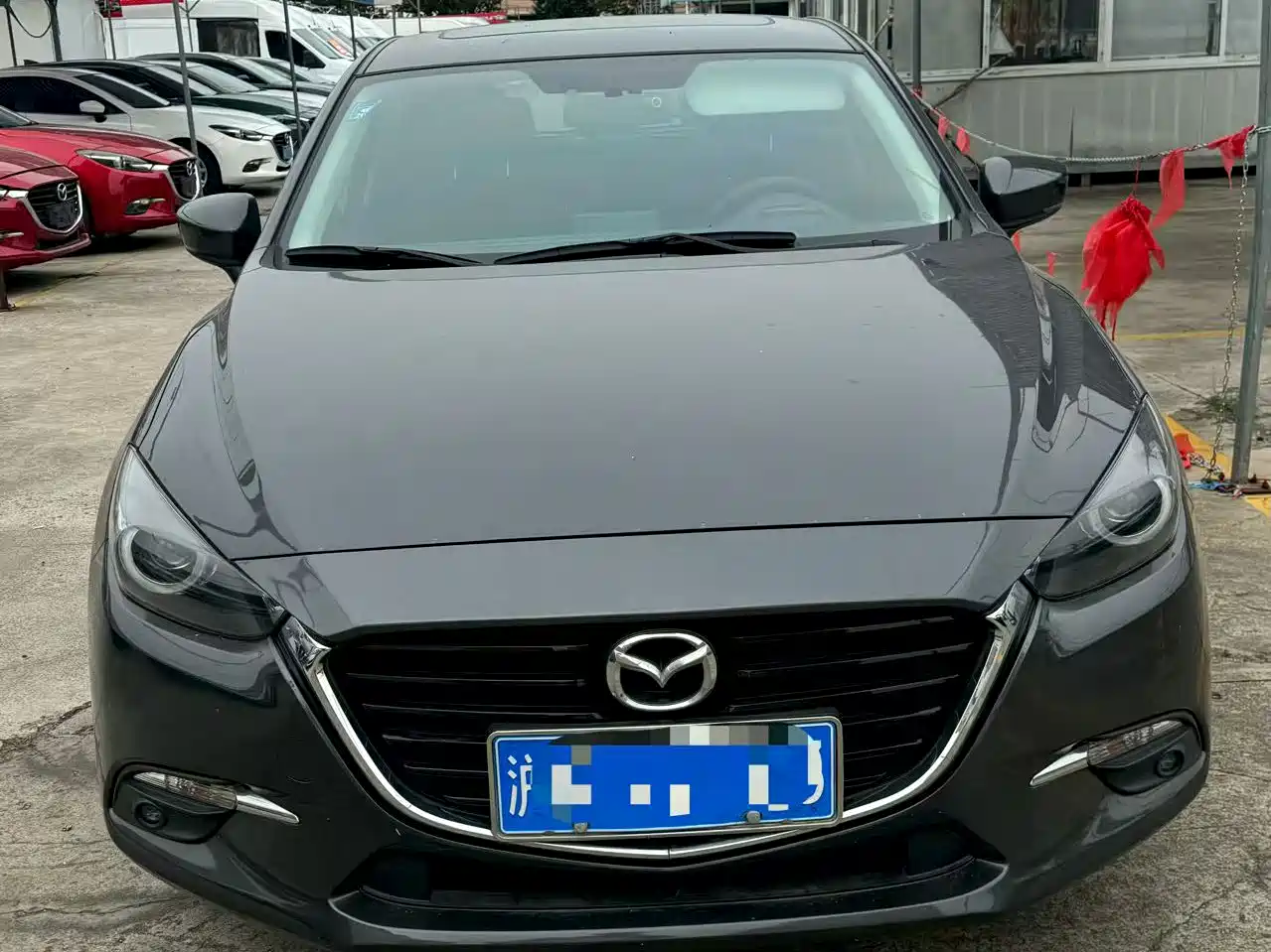 Photo 2 - Mazda Mazda 3
