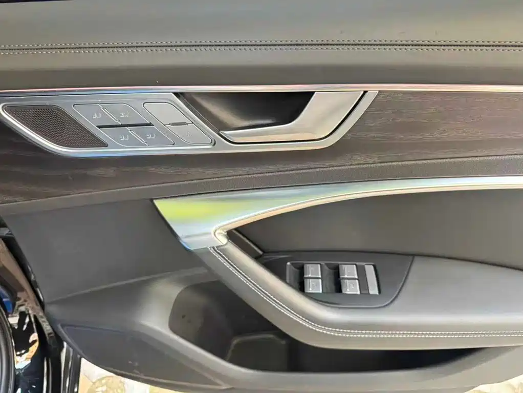 Photo 3 - Audi A6L