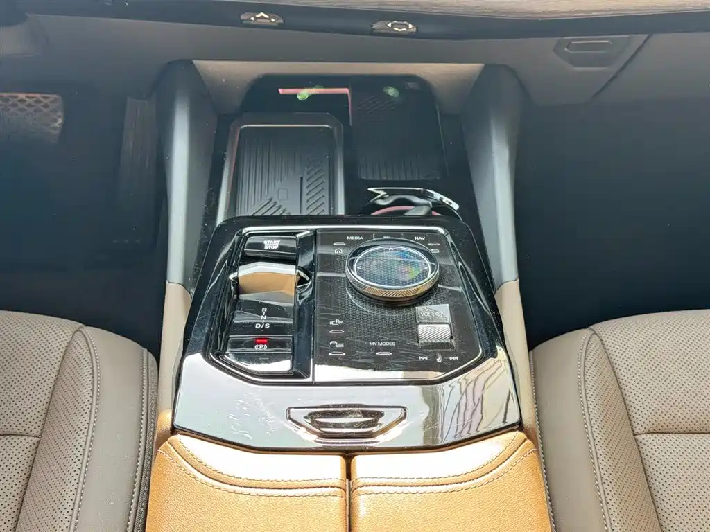 BMW 5 Series 2024 530Li Leading Model Luxury Package фото 12