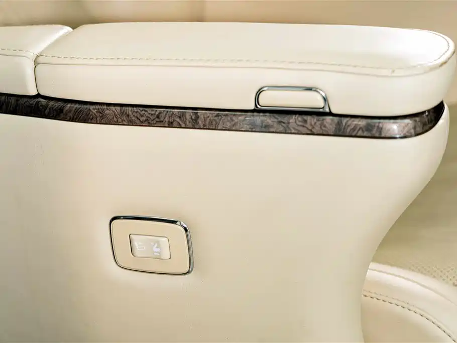 Toyota Alphard 2020 Hybrid 2.5L Premium Edition фото 23