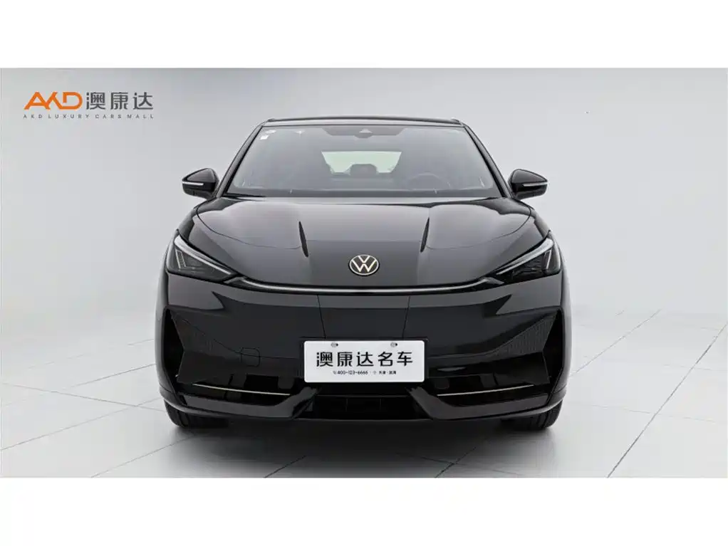 VOLKSWAGEN WITH THE CROWD 06