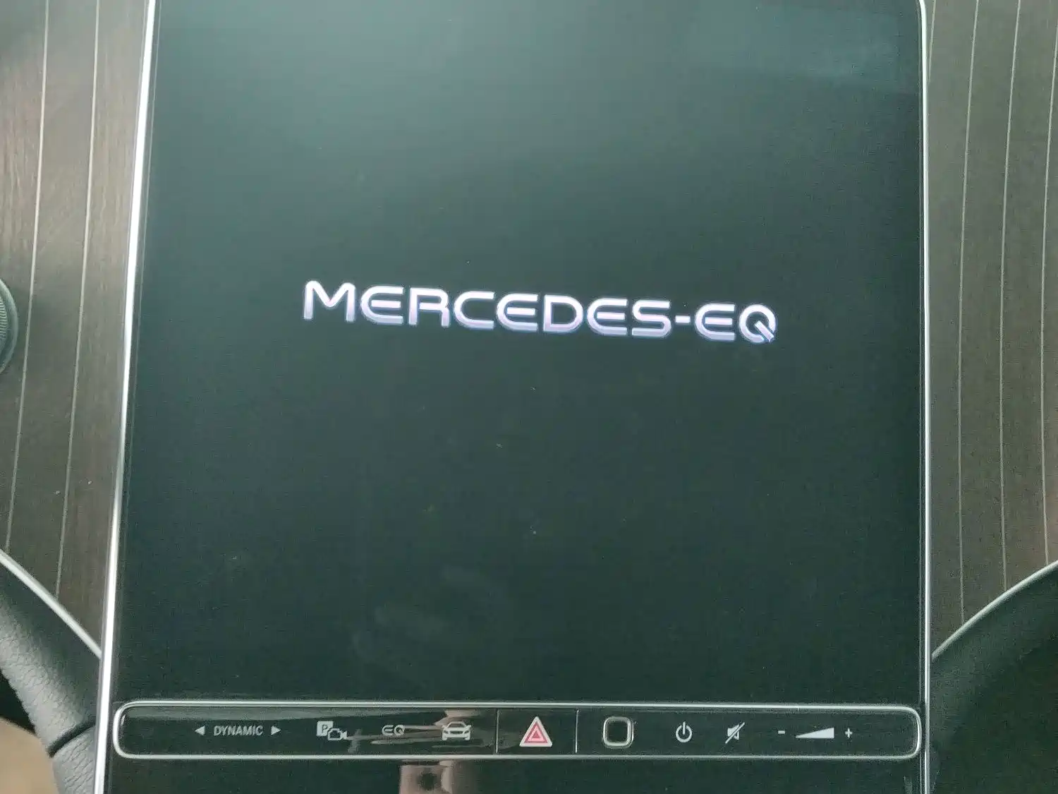 Фото 10 - Mercedes-Benz EQE