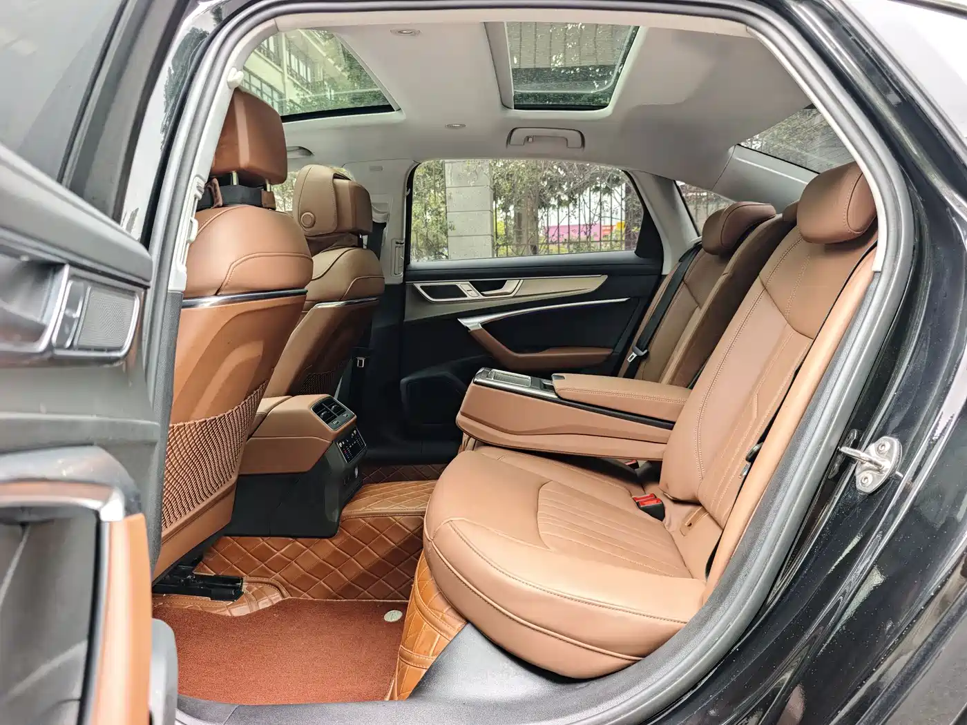 Фото 9 - Audi A6L