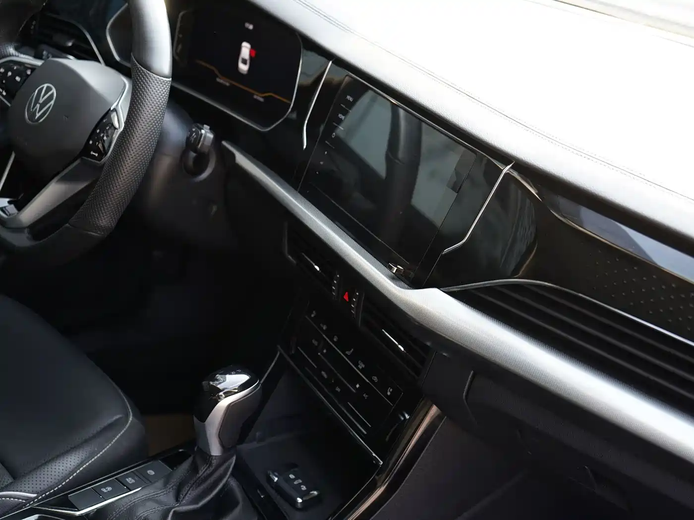 صورة 10 - Volkswagen Passat