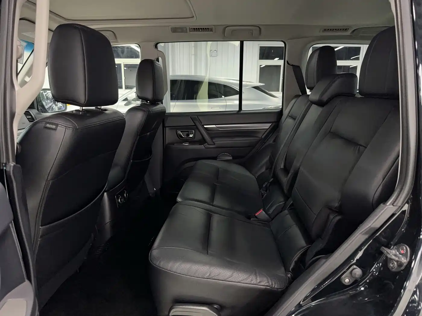 Mitsubishi Pajero (Import) 2010 3.0L Automatic Elite Edition фото 7