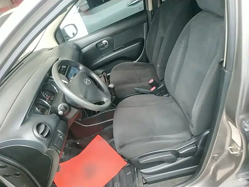 Nissan Livina 2016 2015 1.6XE Manual Comfort Edition
