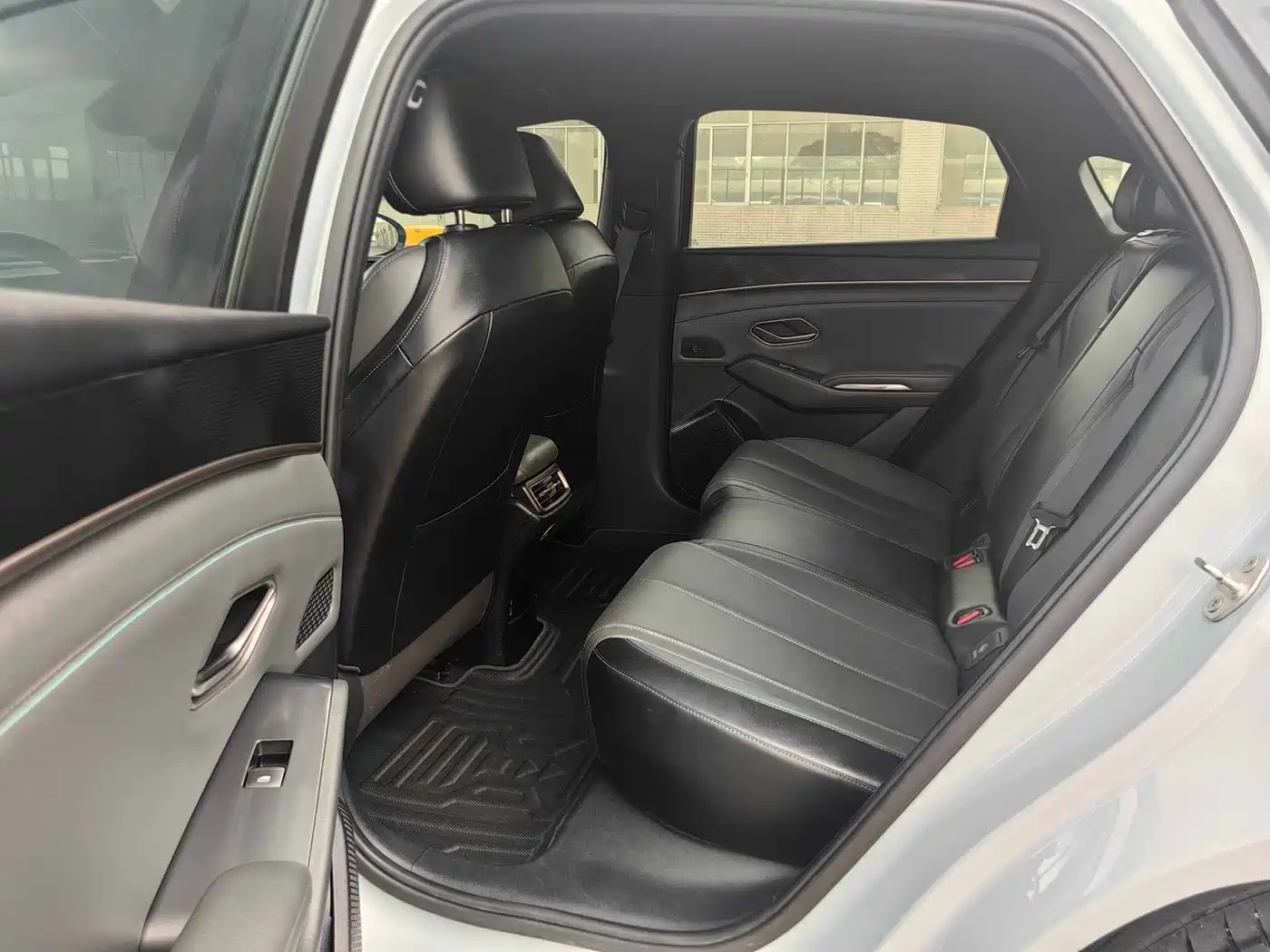 BYD Qin L 2024 DM-i 80KM Leading Edition фото 13