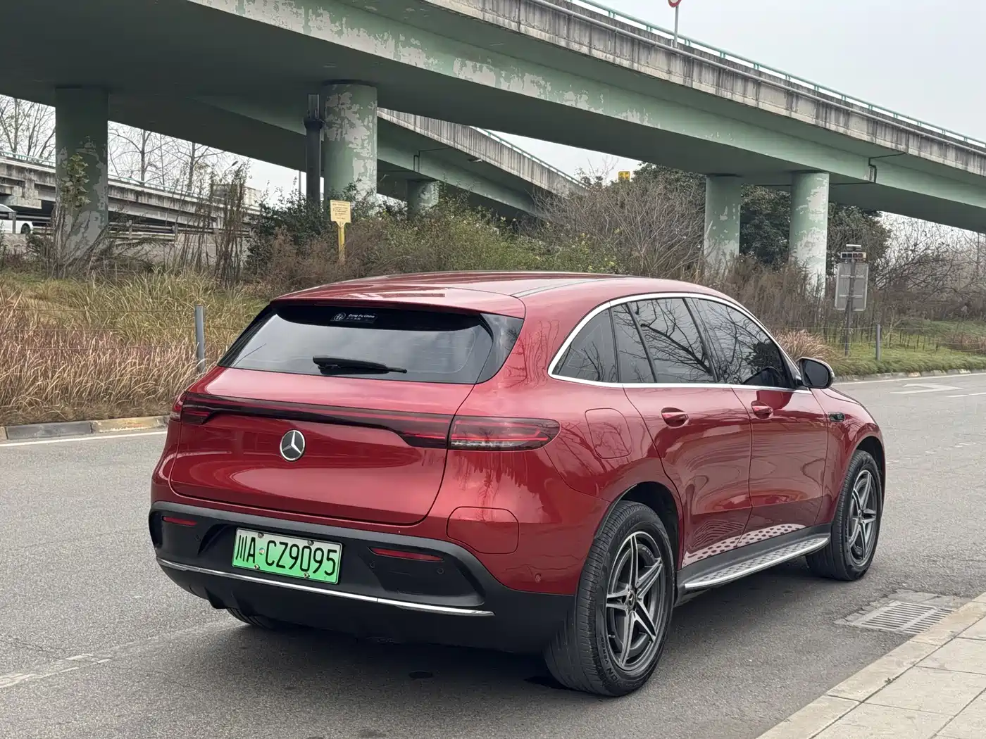 MERCEDES-BENZ EQC