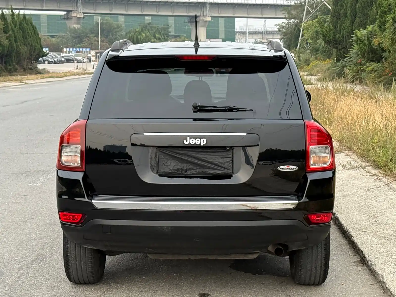 Photo 4 - Jeep Compass (Import)